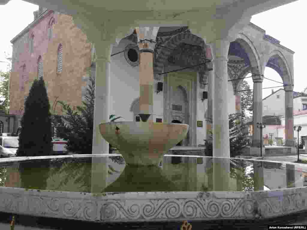 The Sultan Mehmet Fatih Grand Mosque in Pristina was built in 1460–1461 during the reign of the Ottoman Sultan Mehmet II, also known as al-Fatih, or The Conqueror.