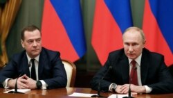 Дмитро Медведєв та Володимир Путін під час зістрачі з членами уряду в Москві, 15 січня 2020 року