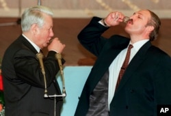 Борис Єльцин і Олександр Лукашенко. 2 квітня 1996 року