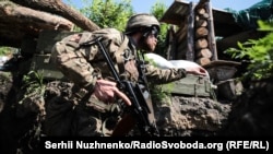 Mii de soldați ucraineni au murit în tranșeele din estul țării de la începutul războiului cu separatiștii sprijiniți de Rusia.