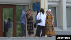 Потерявшие своих близких во время Кровавого января у акимата Алматы. 23 мая 2025 года
