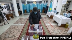 Protesters Detained As Kazakhs Go To The Polls