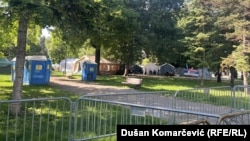 Pionirski park u kojem tri meseca kampuju oni koji sebe nazivaju "studentima koji žele da uče", ilustrativna fotografija, Beograd, 27. maj 2025.
