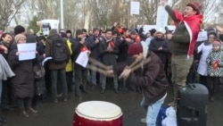 Kyrgyz Protesters Demand Corruption Probe, Call For Press Freedom