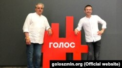Журналіст Сергій Рахманін (ліворуч) і голова партії «Голос» Святослав Вакарчук