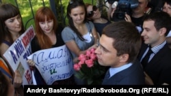 Ukrainian Education Ministry officials try (and fail) to mollify female protesters who were angry about comments by Education Minister Dmytro Tabachnyk, who said said female university students were not as attractive as other women. 