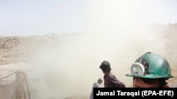 د کوټې ډګرۍ کې کانکیندونکي د کان چپه کېدو پس د خپلو همکارانو د را-اېستو هلې ځلې کوي. ۲۰۱۹ز کال، ۱۶م جولای