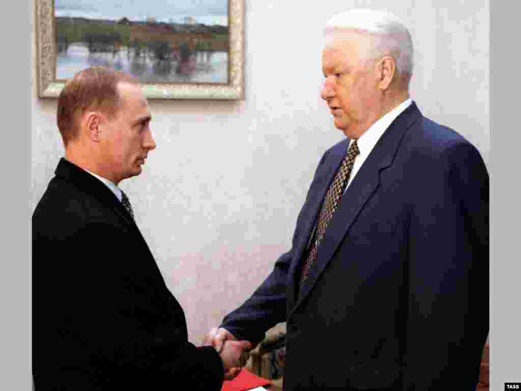 Russian President Boris Yeltsin (right) shakes hands with Putin, whom he'd appointed to head the Federal Security Service in July, at a meeting in his Gorki Residence in Moscow on November 10, 1998.