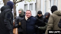 Security Service officers detain Valeriy Shaytanov in Kyiv on April 14.