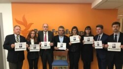 Джеймі Флай (третій зліва) бере участь в акції за звільнення Стаса Асєєва. Вашингтон, 15 листопада 2019 року