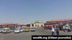 According to vendors, people in civilian clothes identifying themselves as law enforcement officials have been raiding the Namangan market and stopping bearded men since September 22. (file photo)