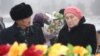 Сестра писателя Роза Айтматова на церемонии в "Ата-Бейите", 12 декабря