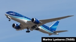 Літак Azerbaijan Airlines, фото ілюстративне