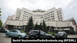 «Скасування чи зміна законом про Державний бюджет України обсягу прав і гарантій та законодавчого регулювання, передбачених у спеціальних законах, суперечить Конституції України»