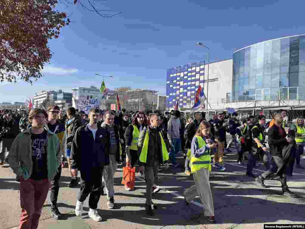 Students who had been blockading Belgrade universities set off on a protest march toward the northern city of Novi Sad on the morning of January 30. 