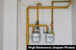 În trecut, furnizorii de gaz au reziliat contractele a 30.000 de clienți datorită plafonării prețurilor ce i-a împiedicat să facă un profit. Oamenii au fost preluați ulterior de furnizorii de ultimă instanță.