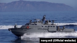 Патрульний катер Військово-морського флоту США Марк VI під час демонстрації, листопад 2016 року