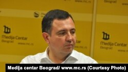 Драгомир Анѓелковиќ - политички аналитичар