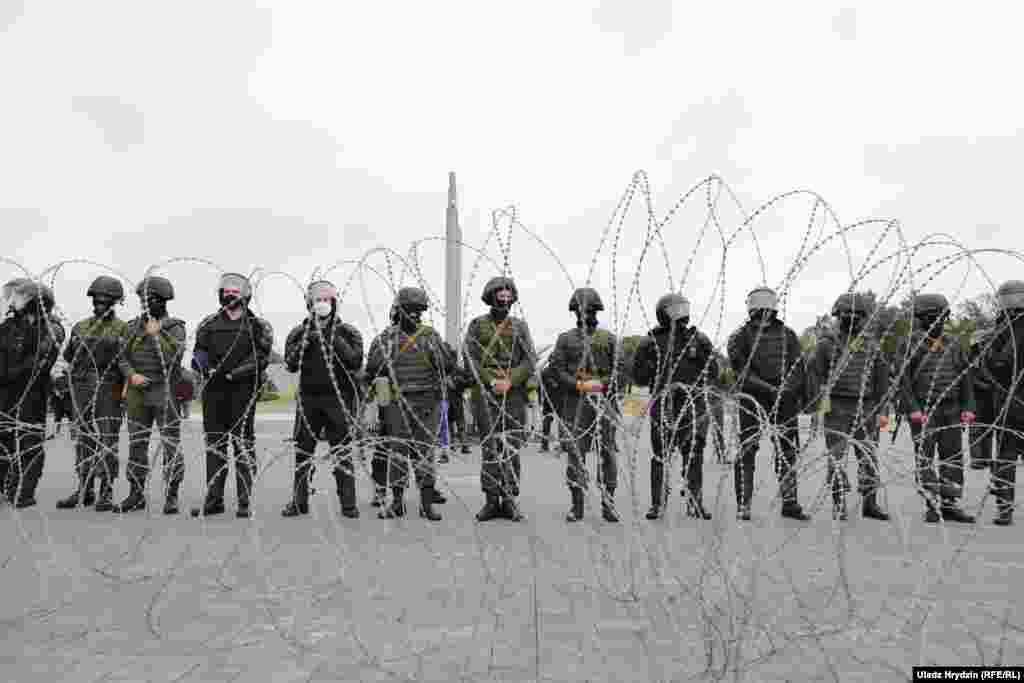 The Defense Ministry issued a statement the same day describing the protesters as "fascists," and saying that it had deployed forces to protect war memorials from being desecrated. The ministry warned that the army would "deal with" what it described as any violation of peace and order in such places.