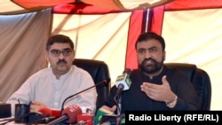 د بلوچستان پخوانی کورنیو چارو وزیر سرفراز بوګټی او حکومتي ویاند انوارلحق کاکړ
