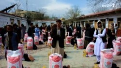 خوست کې له لسګونه بې وزله کورنيو سره د خوراکي توکو مرسته شوې
