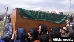 تشییع جنازه فرخنده توسط زنان افغانستان