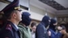На заседание &laquo;Крымской солидарности&raquo; в Симферополе 27 октября&nbsp;<a href="https://d2083hisyozkdq.cloudfront.net/a/news-siloviki-krymskaya-solidarnost/29567088.html" target="_blank">пришли сотрудники российской прокуратуры&nbsp;</a>в сопровождении неизвестных в масках, а также сотрудника полиции. По словам корреспондента Крым.Реалии, на требование представиться люди в масках не отреагировали. Позже выяснилось, что это сотрудники Центра по противодействию экстремизму