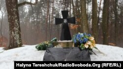 Акт вандалізму щодо пам'ятника 62 воїнам УПА на горі Монастир. Польща, Підкарпатське воєводство, лютий 2017
