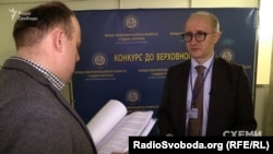 Голова ВККСУ Сергій Козьяков запевняє, що не може прокоментувати ситуацію, чому не було тендеру