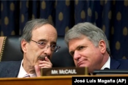 The president of the Foreign Affairs Committee of the U.S. House of Representatives, Democrat Eliot Engel (left), and lead Republican Michael McCaul (file photo)