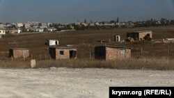 Sürgünlikten qaytqan qırımtatarlarnıñ çoqusı toplu yaşağan qasabaları böyle inşaatlardan başlandı.