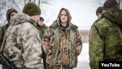 Захар Прилєпін поруч з іншими бойовиками угруповання «ЛДНР» на Донбасі