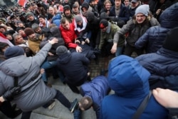 Сутычка на Кастрычніцкай плошчы