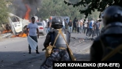 Беспарадкі каля дому Алмазьбека Атамбаева 8 жніўня 2019 году