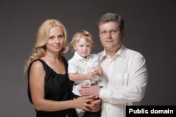 Олена й Олександр Вілкули разом із дочкою Марією у 2010 році