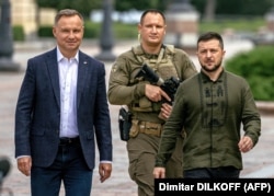 Президент України Володимир Зеленський (праворуч) і президент Польщі Анджей Дуда (ліворуч). Київ, 23 серпня 2022 року