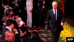Путин Австралиянын Брисбен шаарында өткөн "Чоң жыйырманын" саммитинде.