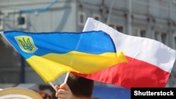 За даними даними ООН, на початок квітня 2025 року у Польщі перебувало 999 710 українських воєнних біженців