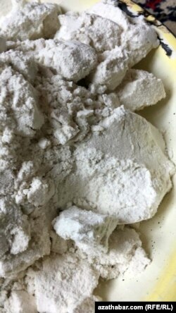 Мука высшего сорта, купленная в государственном магазине Ашхабада, август, 2019