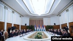 Переговоры президентов Таджикистана и Узбекистана. Душанбе, 9 марта 2018 года. Фото пресс-службы президента РТ