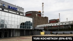Українські посадовці стверджують, що на окупованій станції залишається дедалі менше фахівців