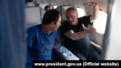 В'язні, полонені, заручники? Володимир Балух та Едем Бекіров повертаються в Україну. 7 вересня 2019 року