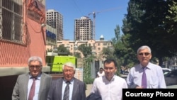 "Ар-намыс" партиясынын өкүлдөрү (Кубатбек Байболов, Феликс Кулов, Равшан Жээнбеков, Өмүрбек Абдрахманов)
