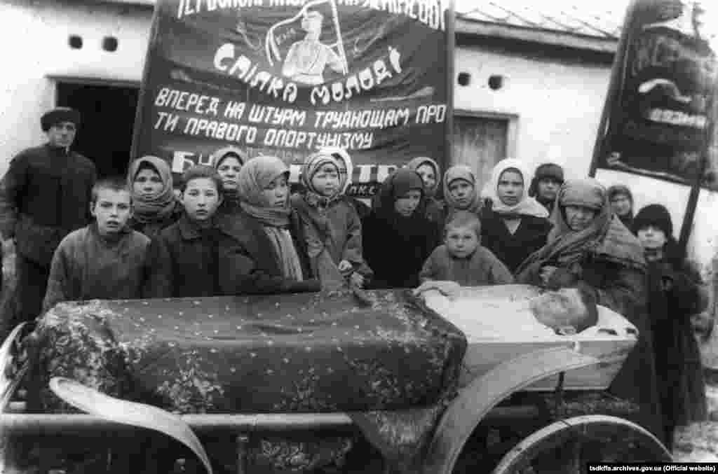 Похорони сільського активіста в с.Сергіївка Красноармійського району Донецької області, 30-і рр&nbsp;