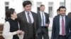 Улуғбек Шодмонов (ўнгда) Отабек Умаров ва Шаҳноза Мирзиёева билан. 