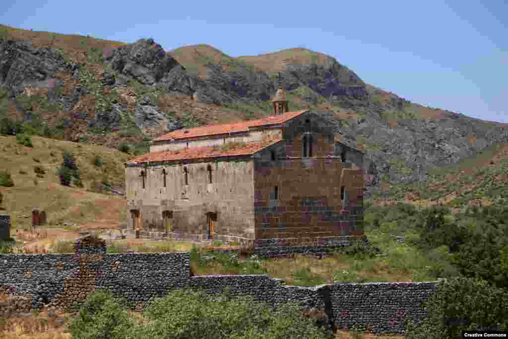 The Tsitsernavank monastery, on an isolated mountainside of Kashatagh Province