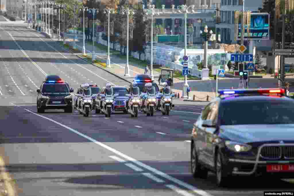 Lukashenka's motorcade on its way to the swearing-in ceremony