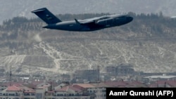 O aeronavă Air Force a SUA pleacă din Afganistan pe 30 august. 