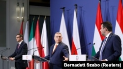 Премиерите на Унгарија и Полска, заедно со лидерот на италијанската партија Лига, Будимпешта, 01.04.2021.
