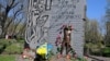 Монумент «Пам’ять заради майбутнього» у Національному історико-меморіальному заповіднику «Бабин Яр». У 1941–1943 роках у Бабиному Яру були розстріляні, за різними даними, від 70 до 200 тисяч осіб